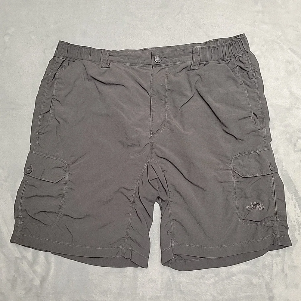 The North Face Shorts Mens Large Gray Cargo Hiking Performance Lightweight
